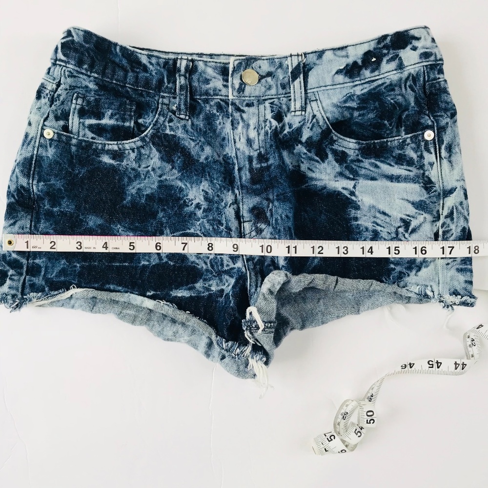 💌SOLD💌Tie-dye Jean Cutoff Shorts - Picture 5 of 6